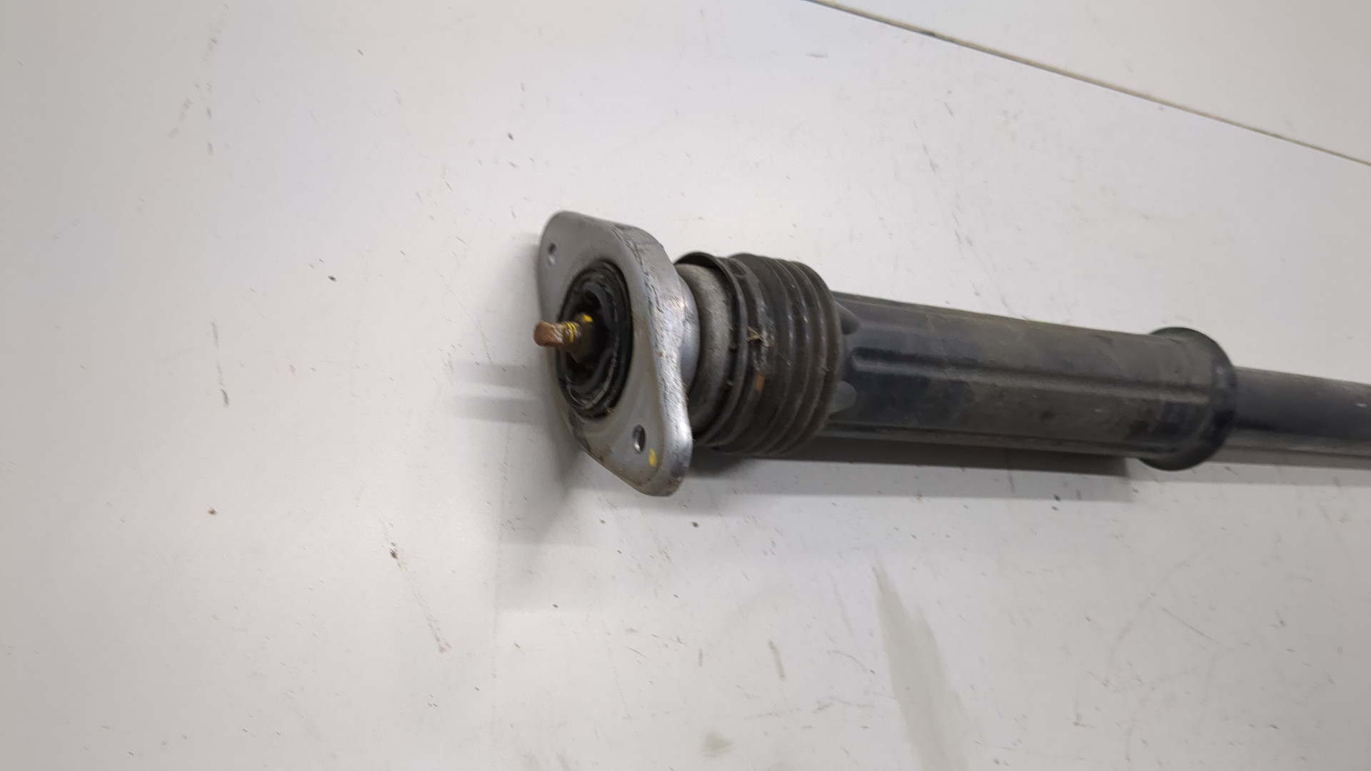 Амортизатор задний (стойка)