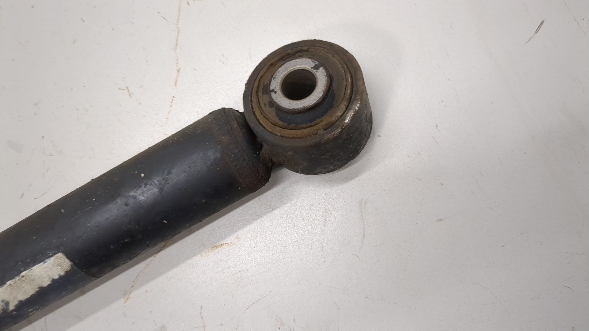 Амортизатор задний (стойка)