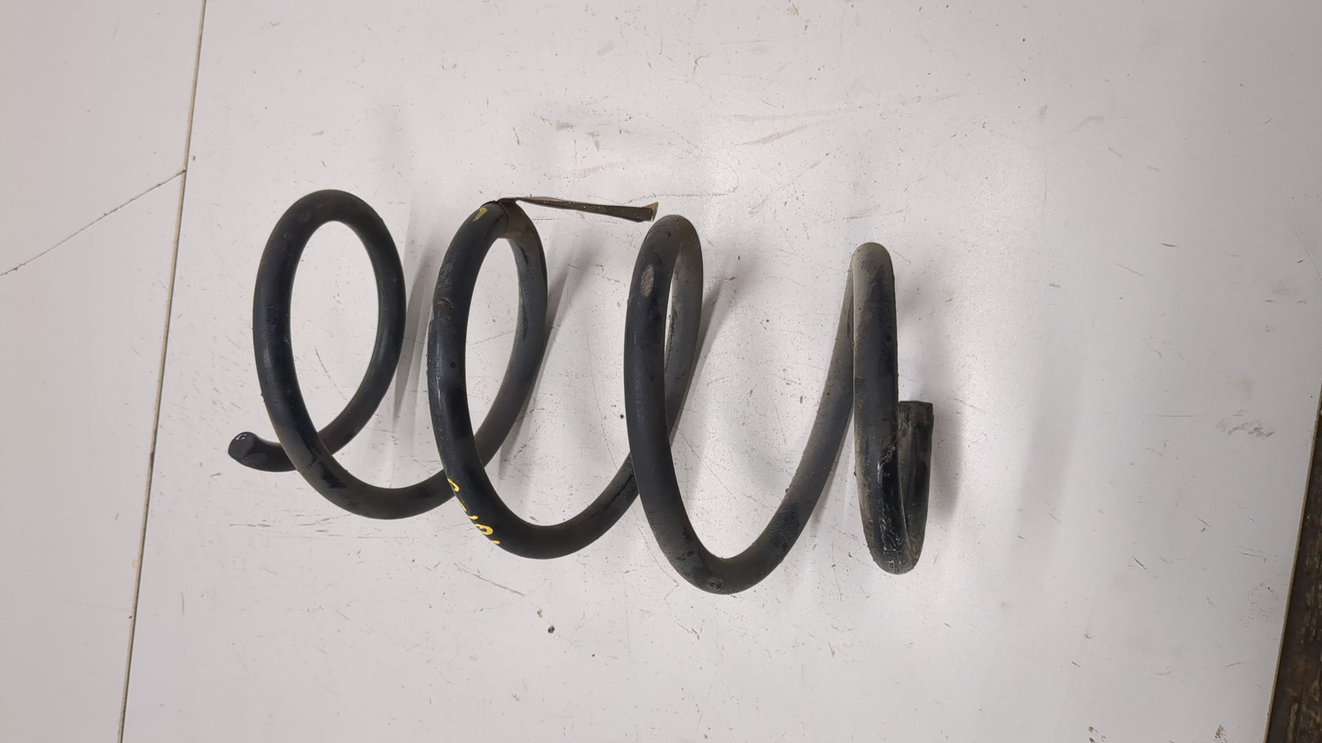 Пружина передняя левая