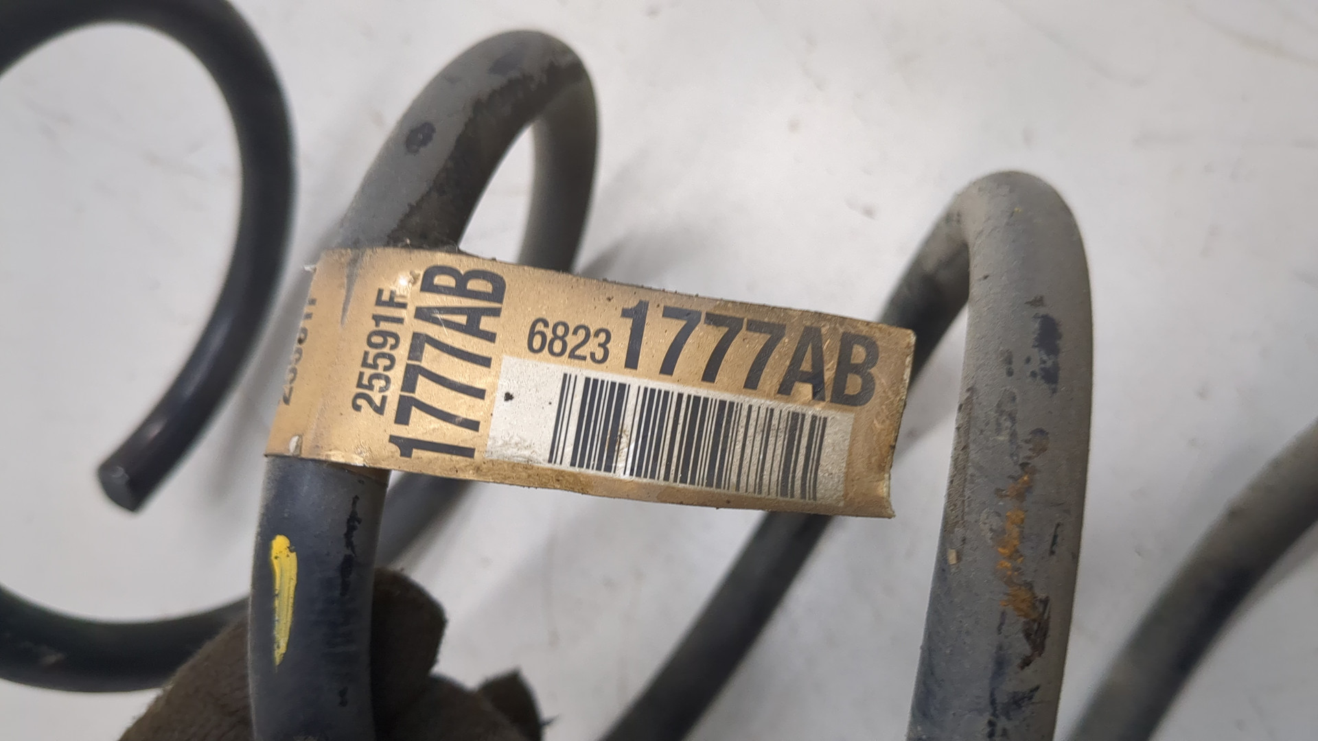 Пружина передняя левая