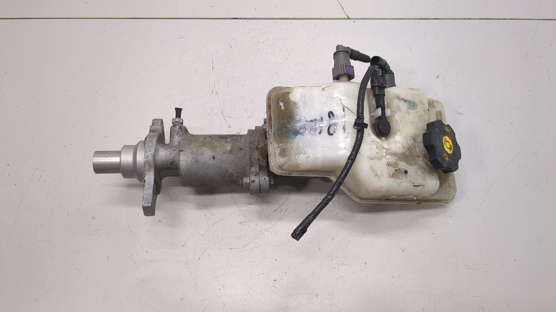 Цилиндр тормозной главный