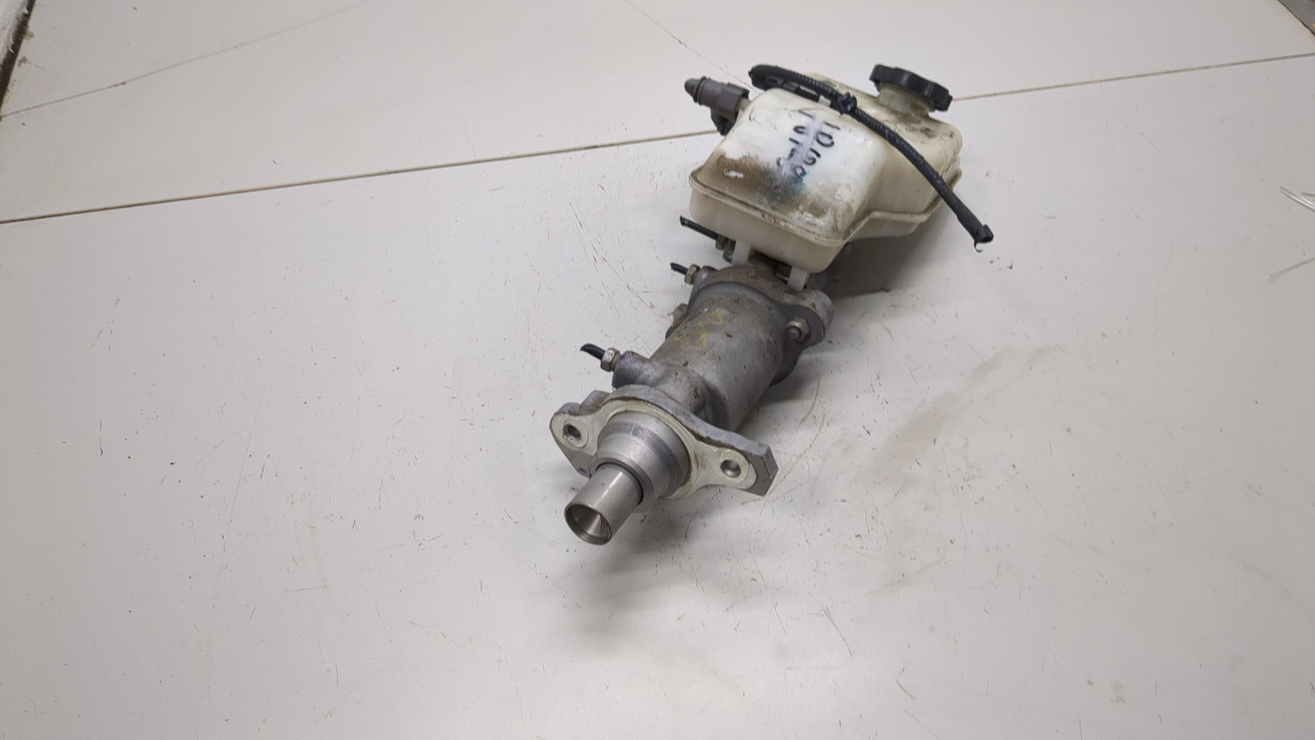 Цилиндр тормозной главный