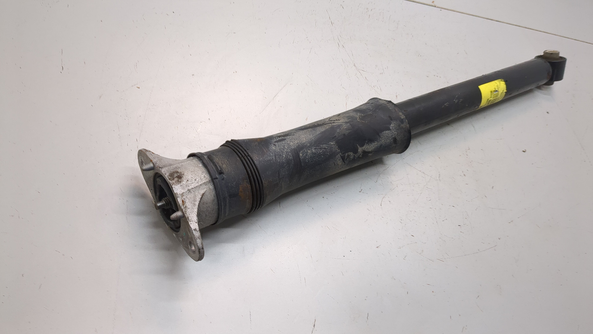 Амортизатор задний (стойка)