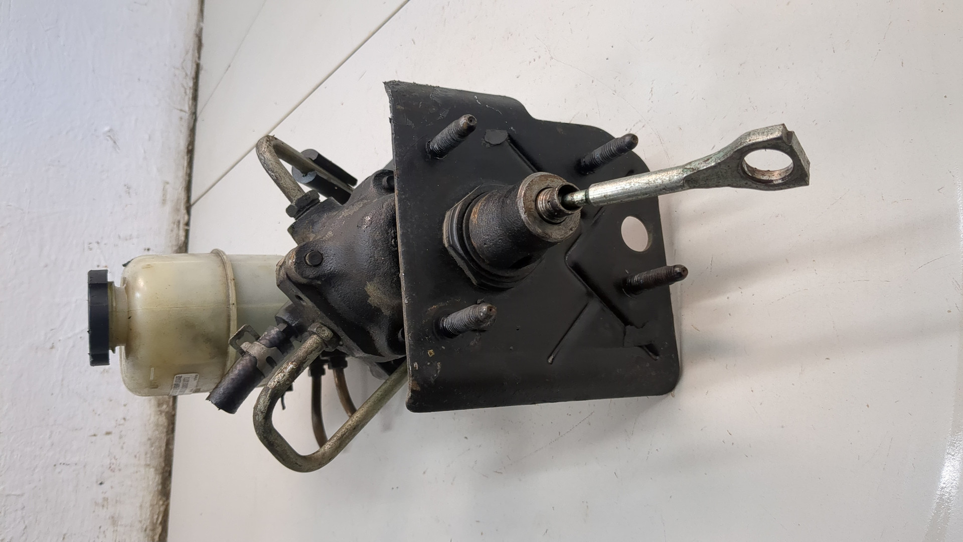 Цилиндр тормозной главный