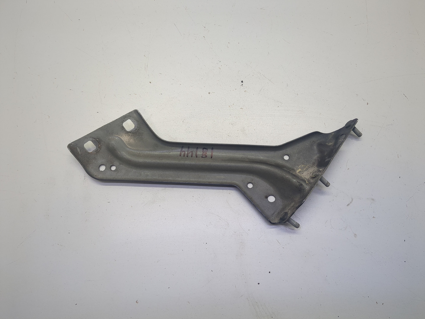 Кронштейн крепления крыла