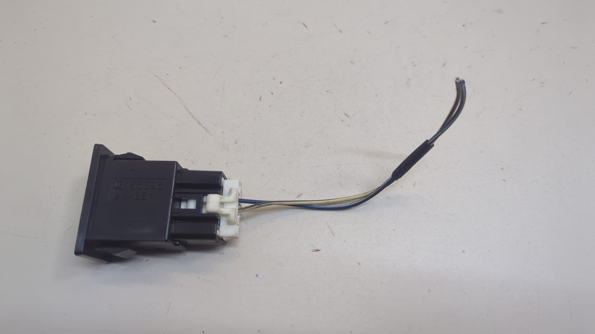 Кнопка открывания багажника