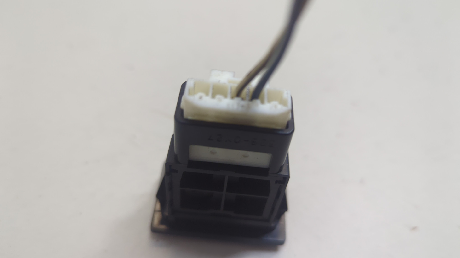 Кнопка открывания багажника