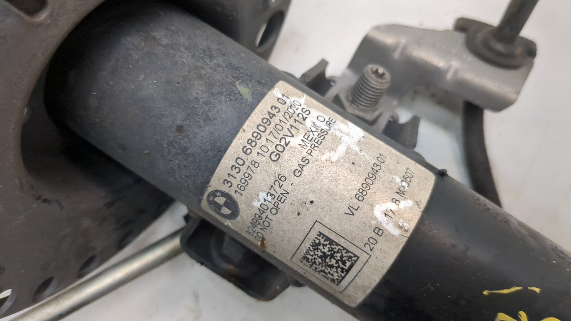 Амортизатор передний левый