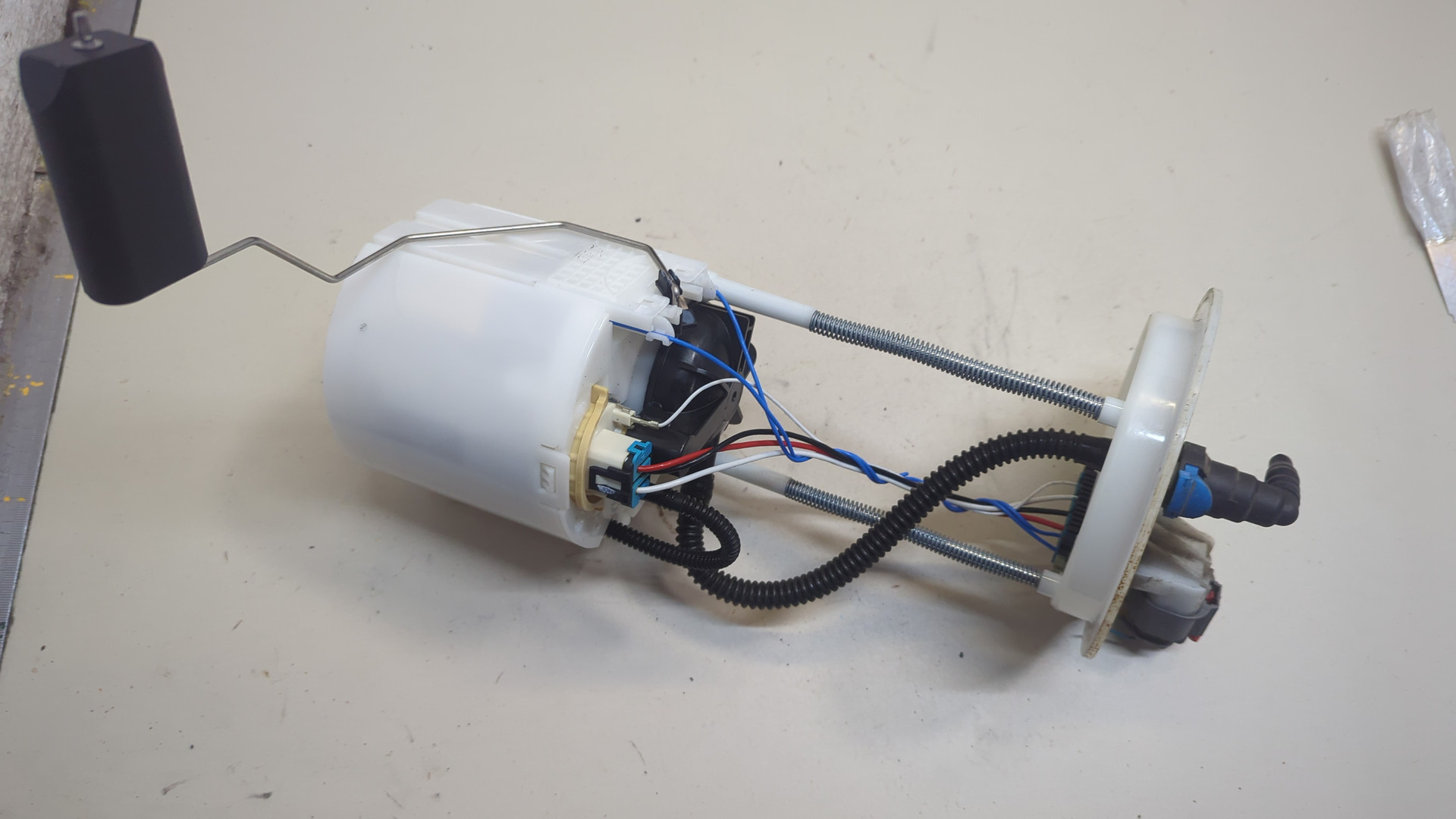 Насос топливный электрический