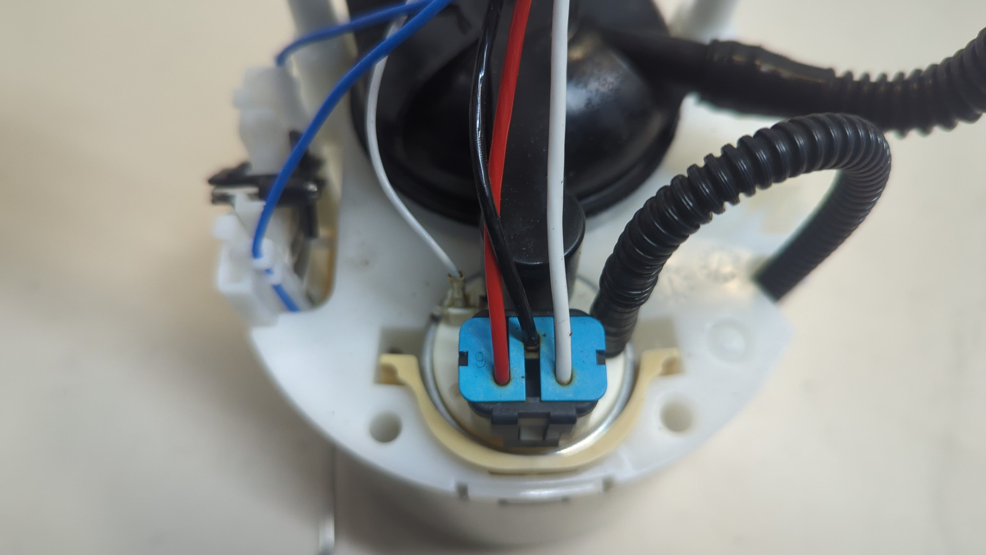 Насос топливный электрический