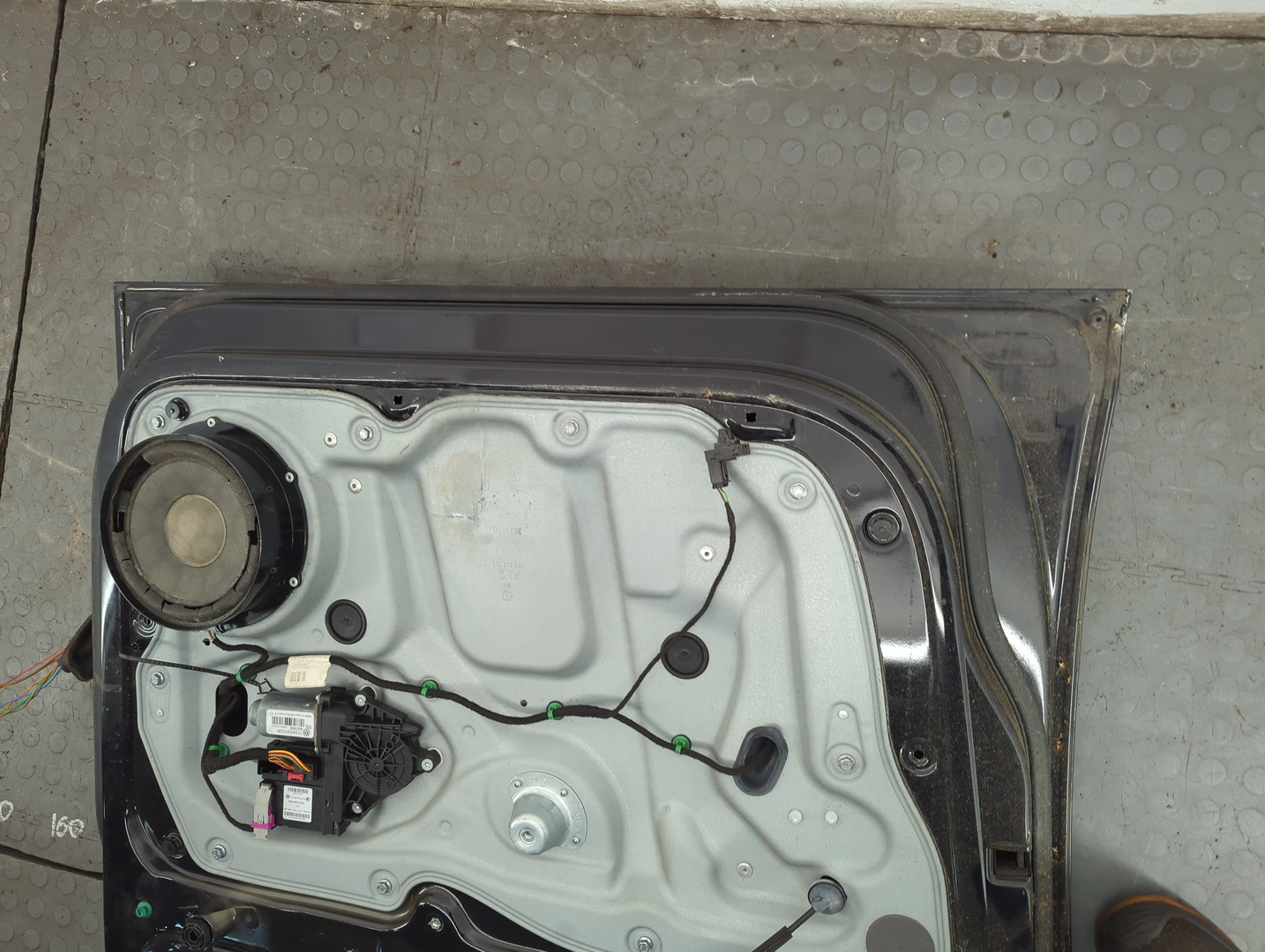 Дверь передняя левая