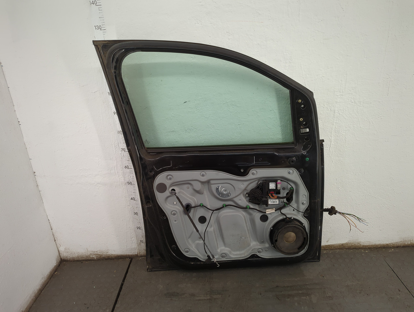 Дверь передняя левая