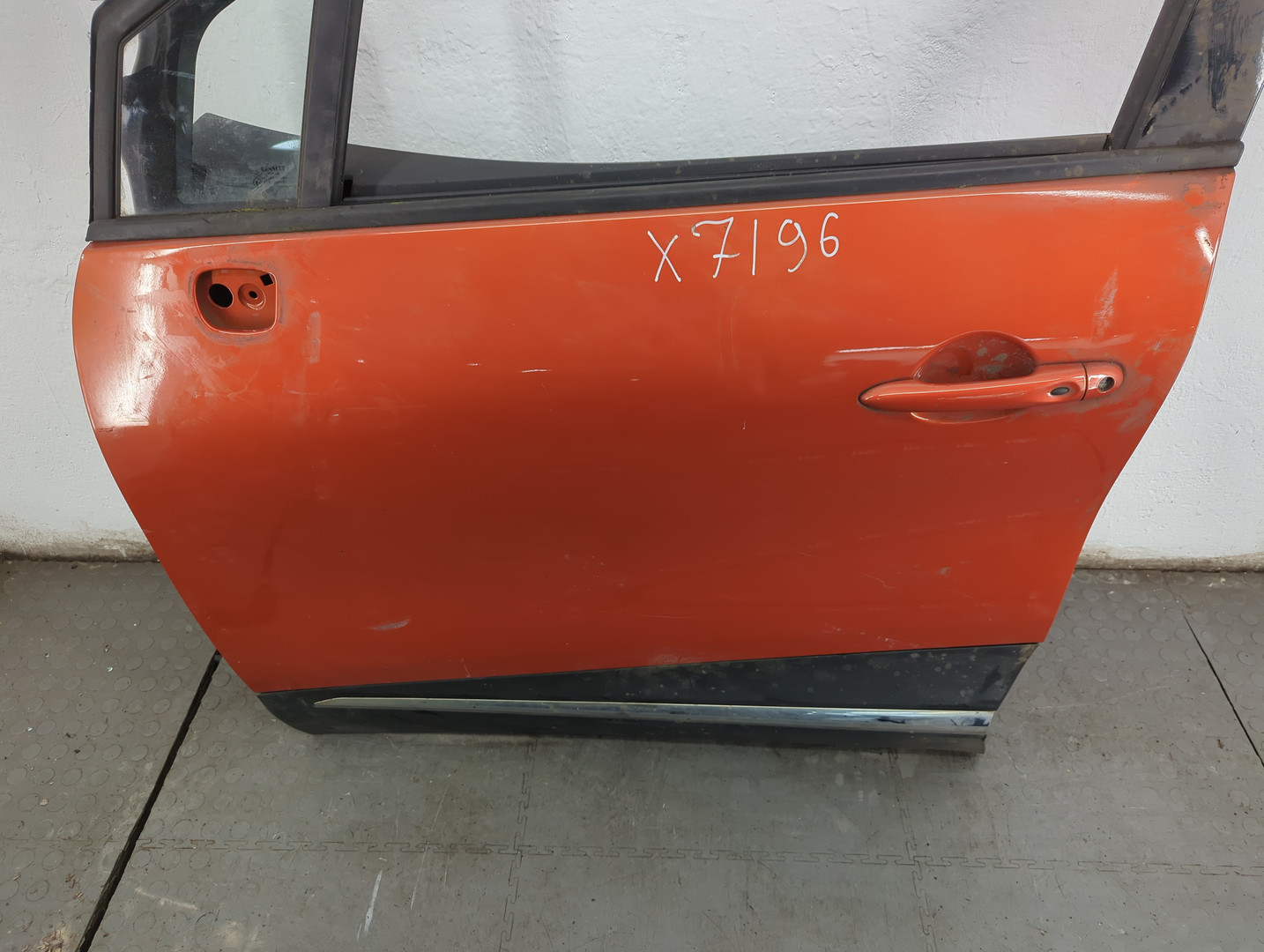 Дверь передняя левая