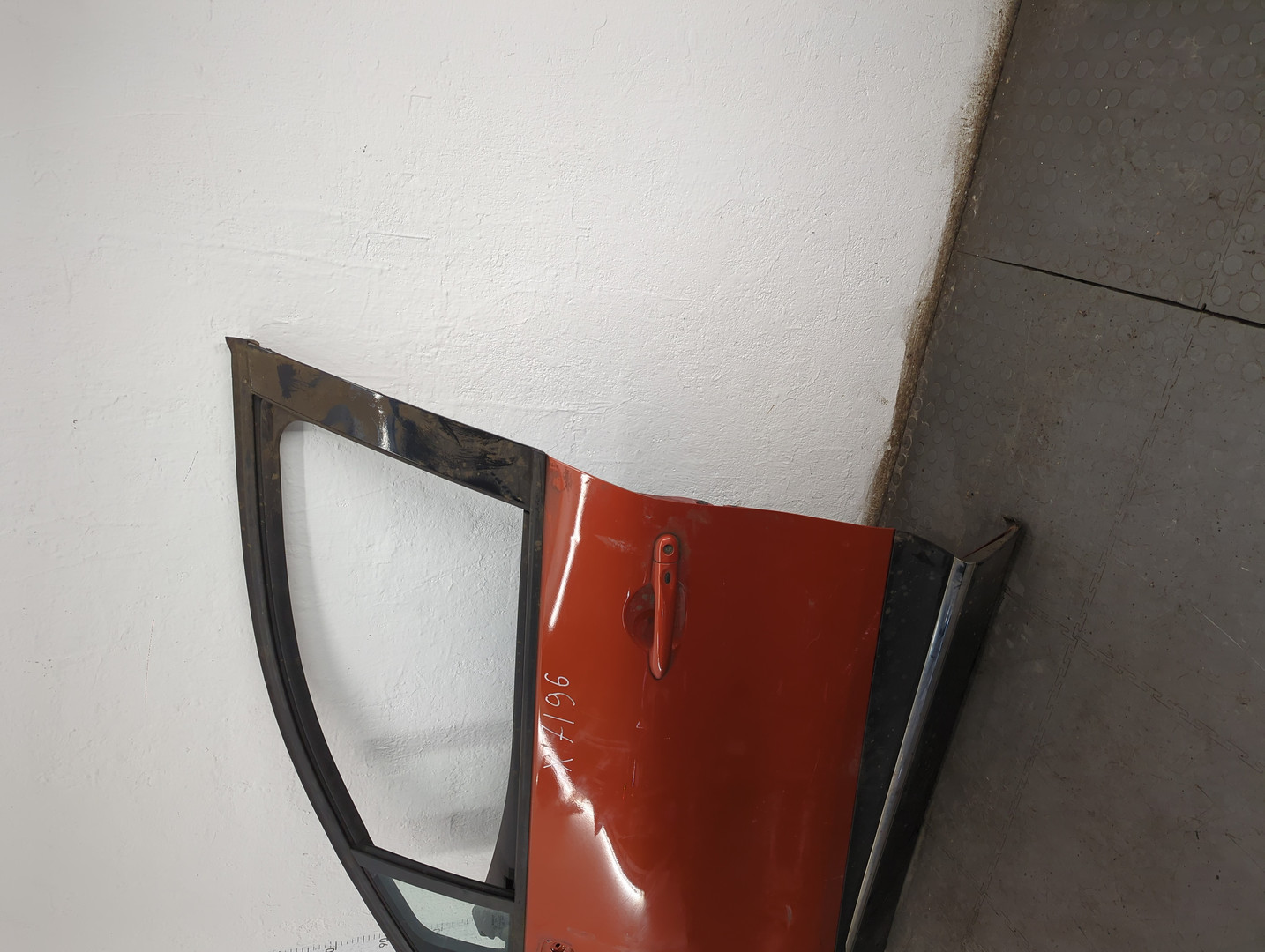 Дверь передняя левая