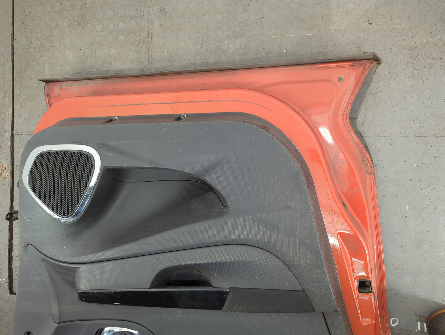 Дверь передняя левая