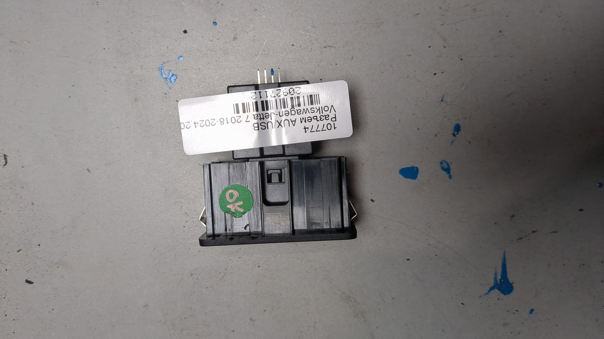 Гнездо AUX / USB IN