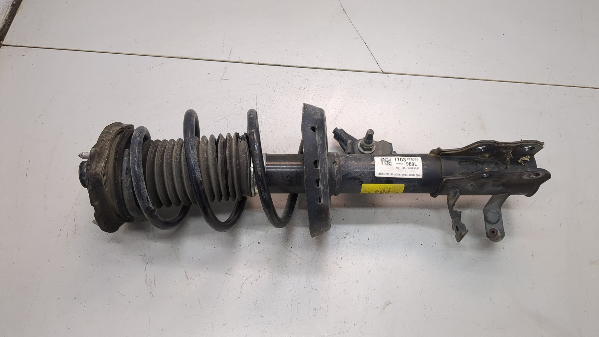 Амортизатор передний левый