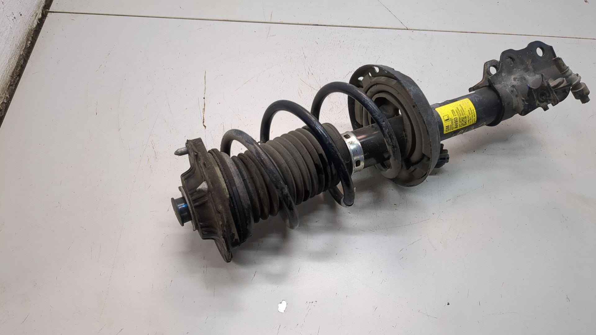 Амортизатор передний левый