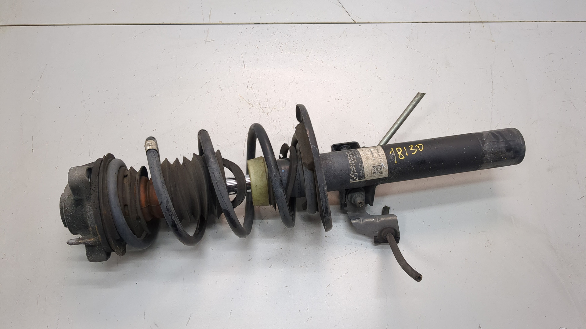 Амортизатор передний правый