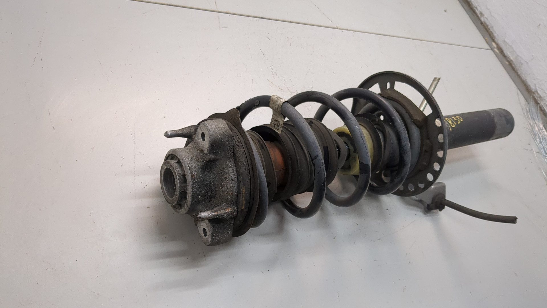 Амортизатор передний правый