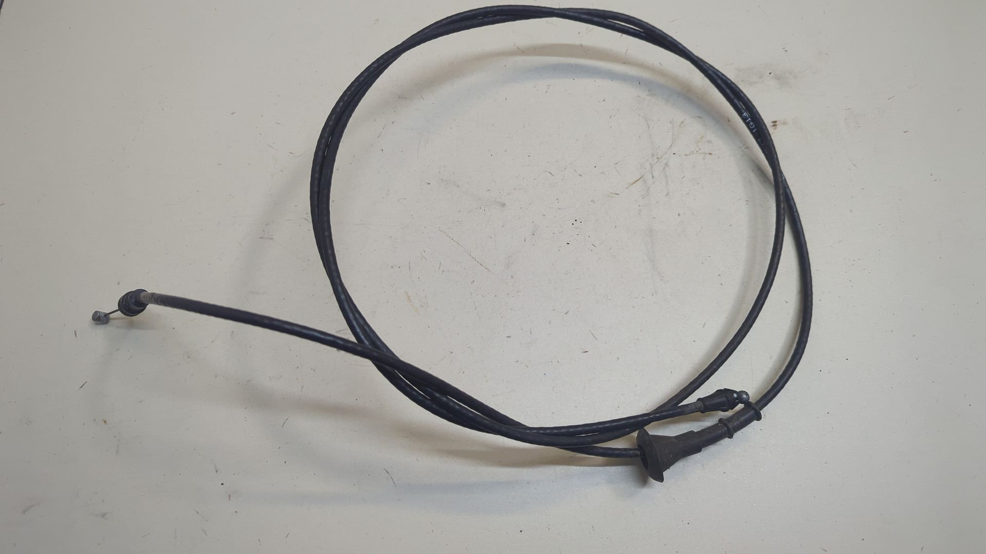 Трос открывания капота