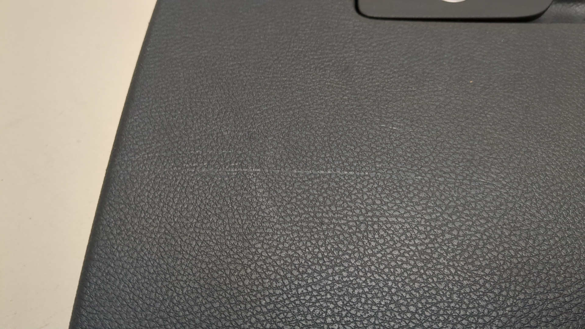 Крышка бардачка