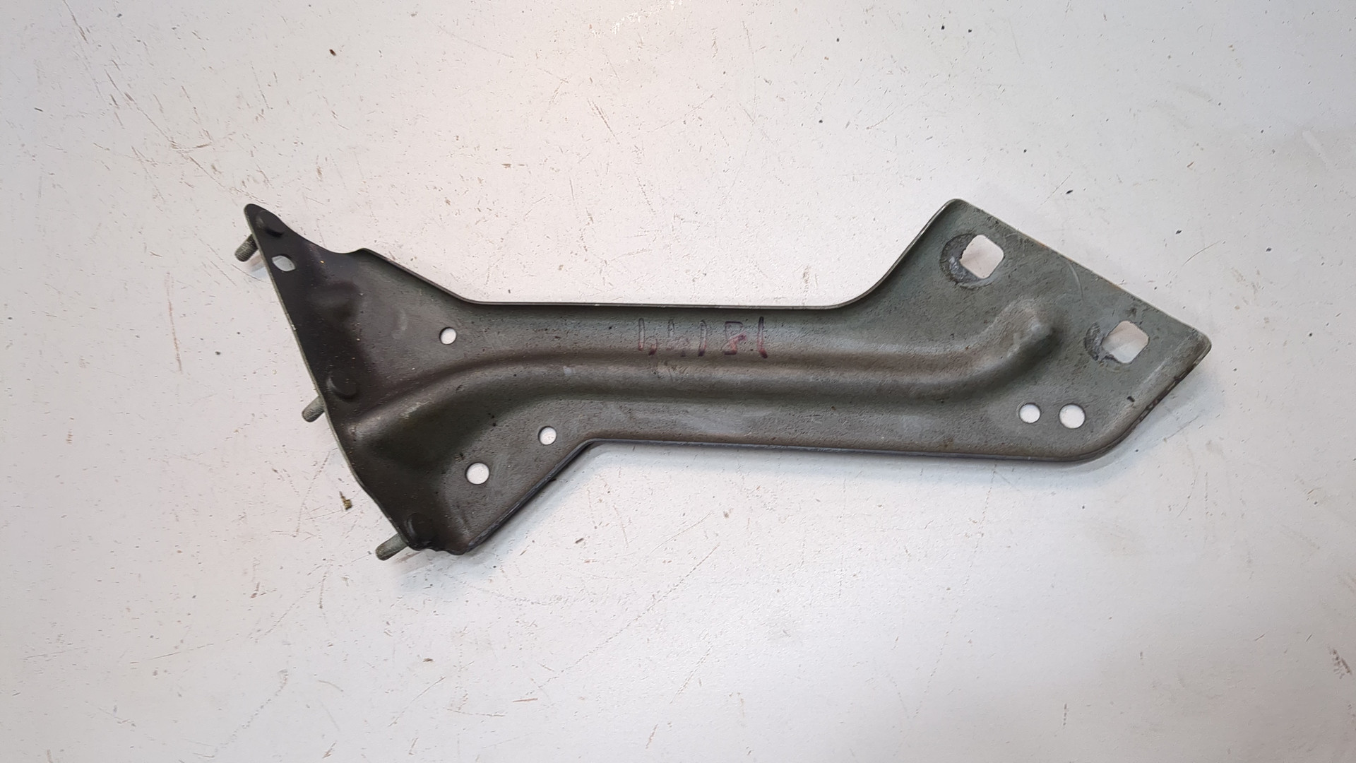 Кронштейн крепления крыла