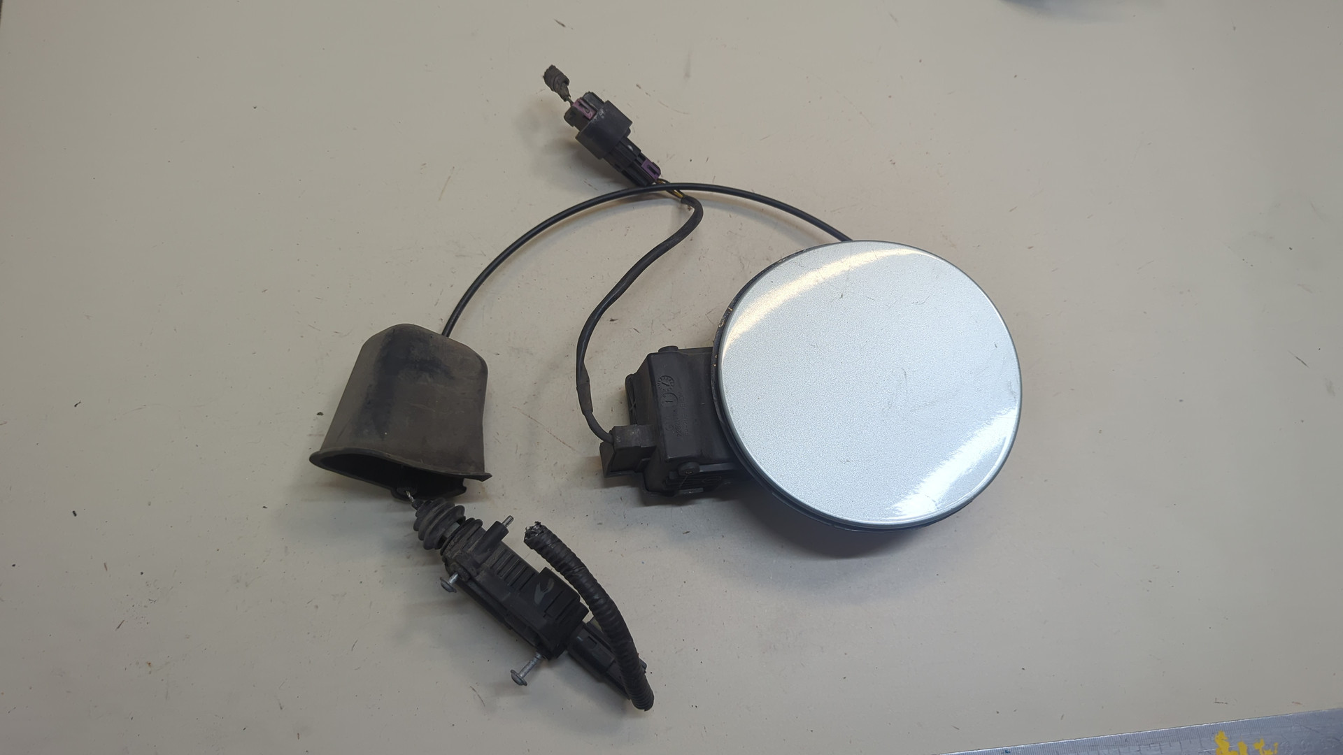 Лючок бензобака