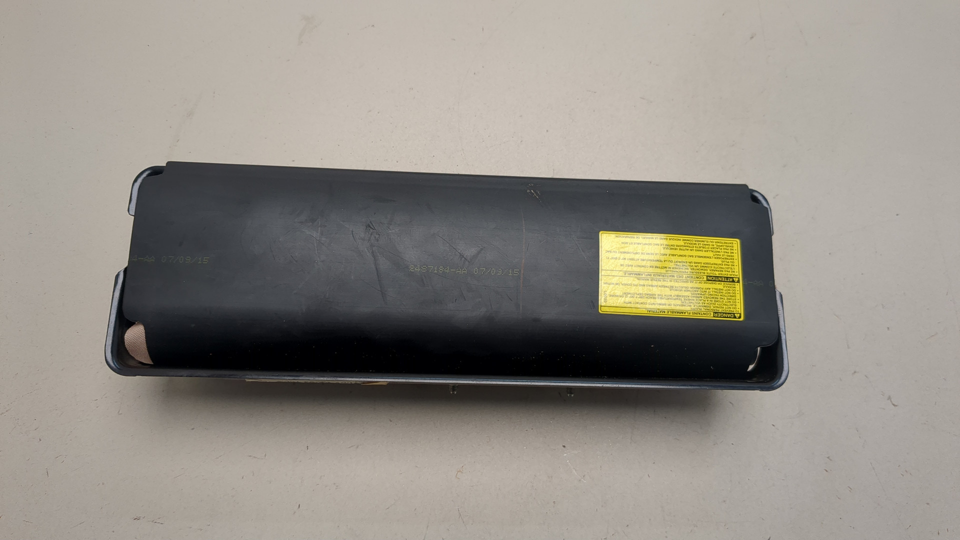 Подушка безопасности нижняя (для колен)