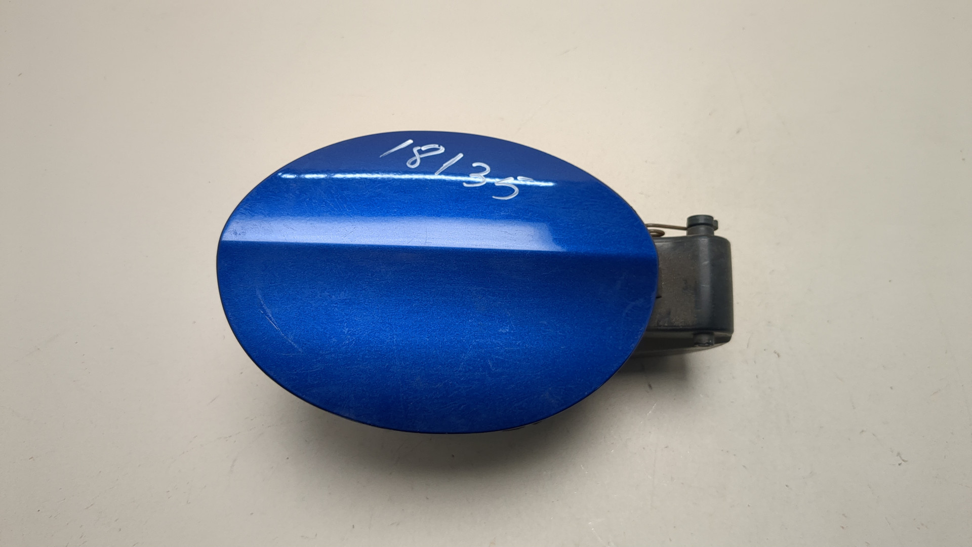 Лючок бензобака