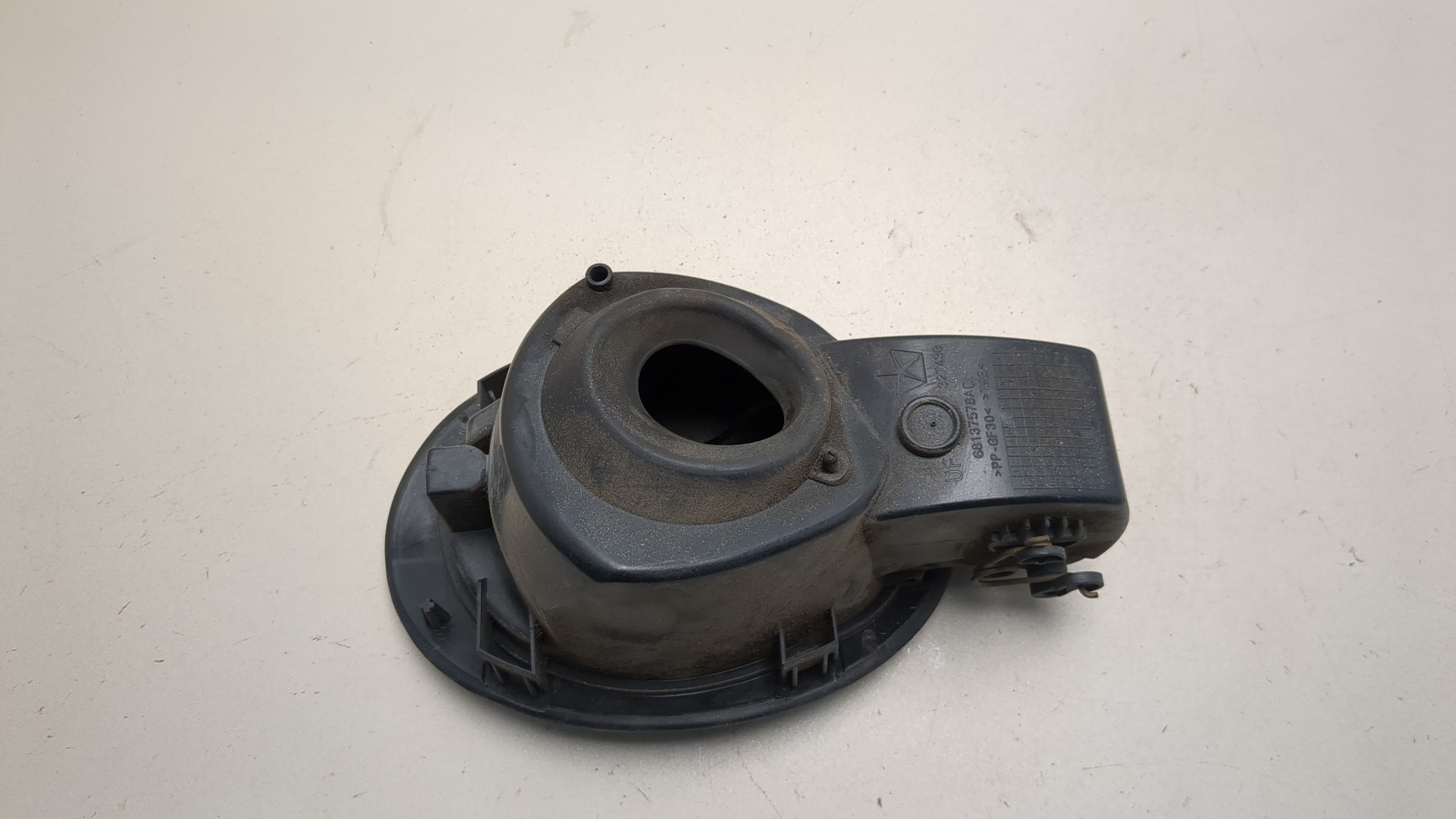 Лючок бензобака