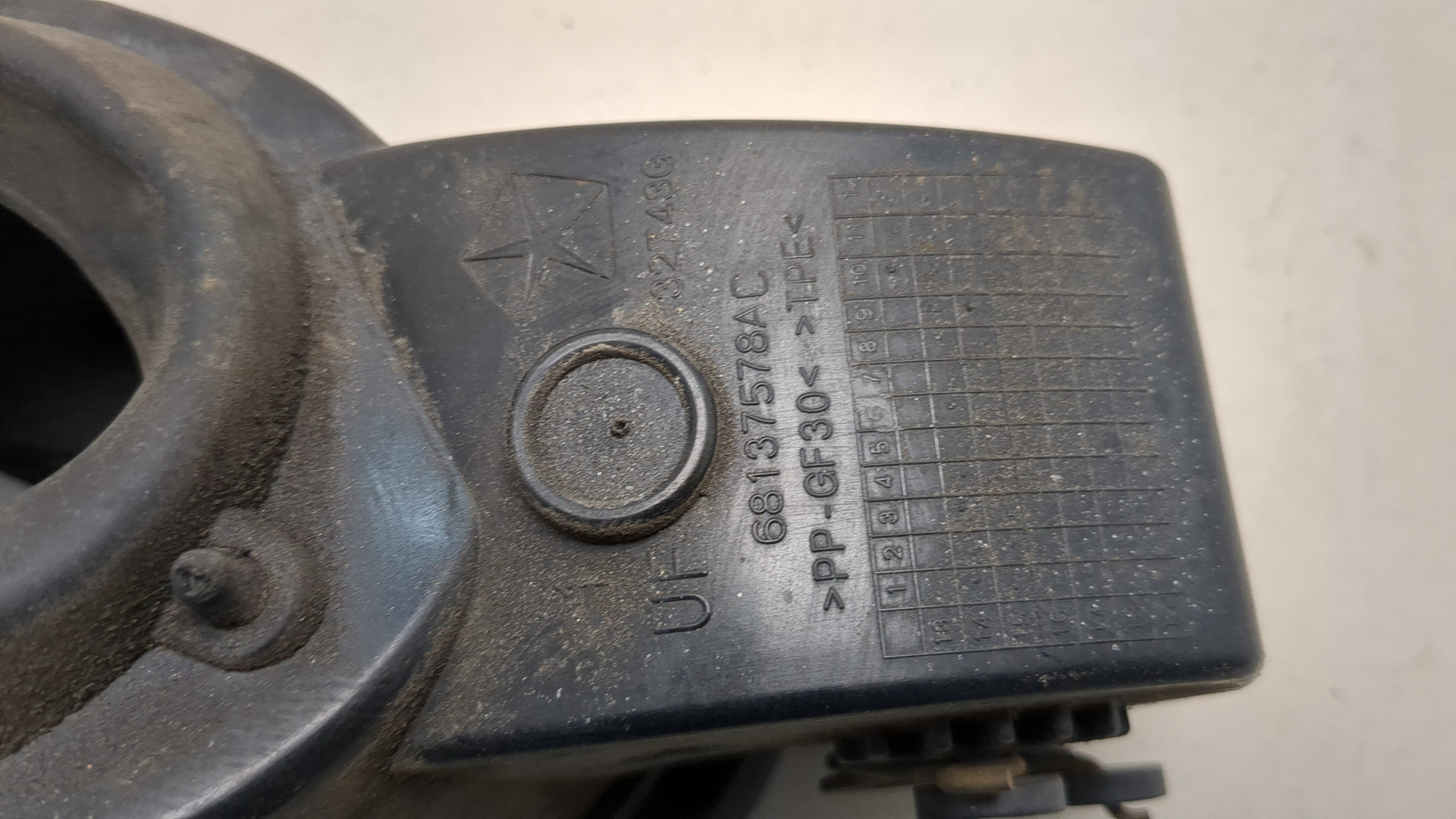 Лючок бензобака