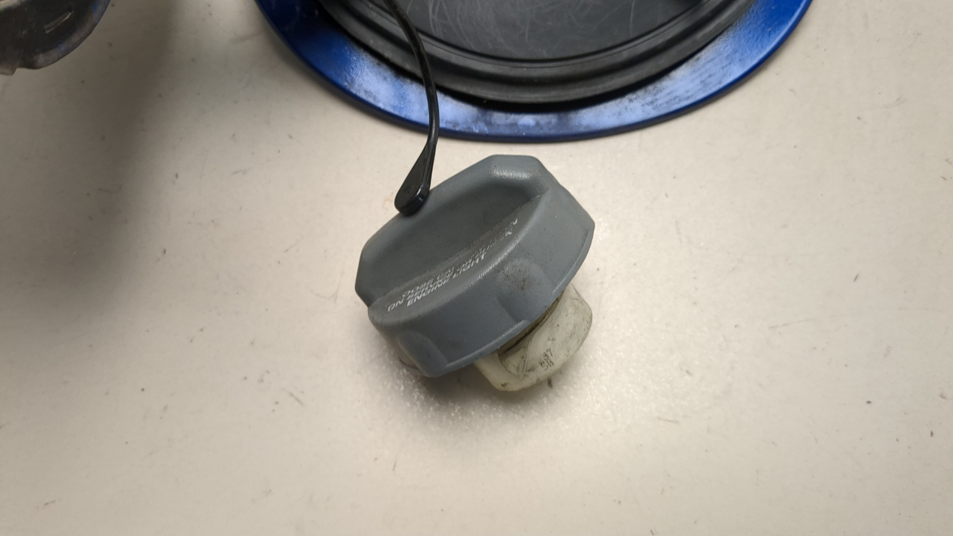 Лючок бензобака