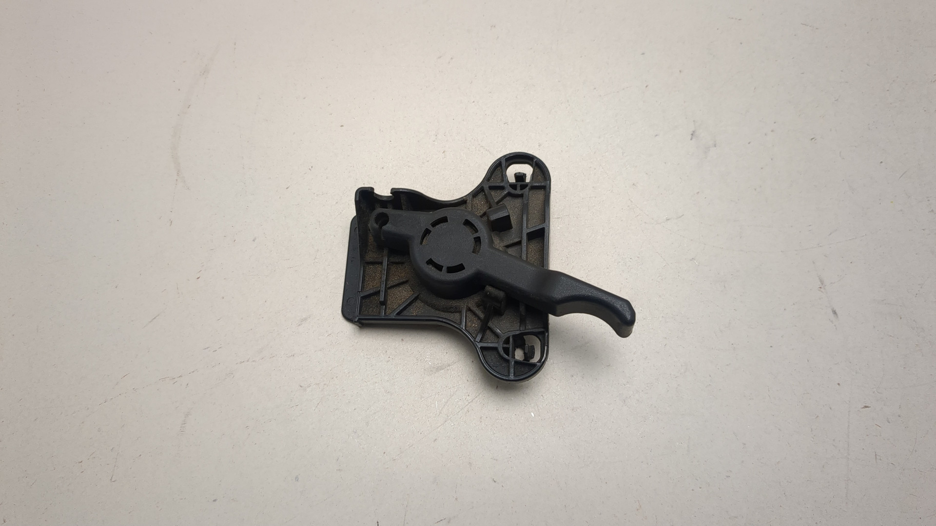 Ручка открывания капота