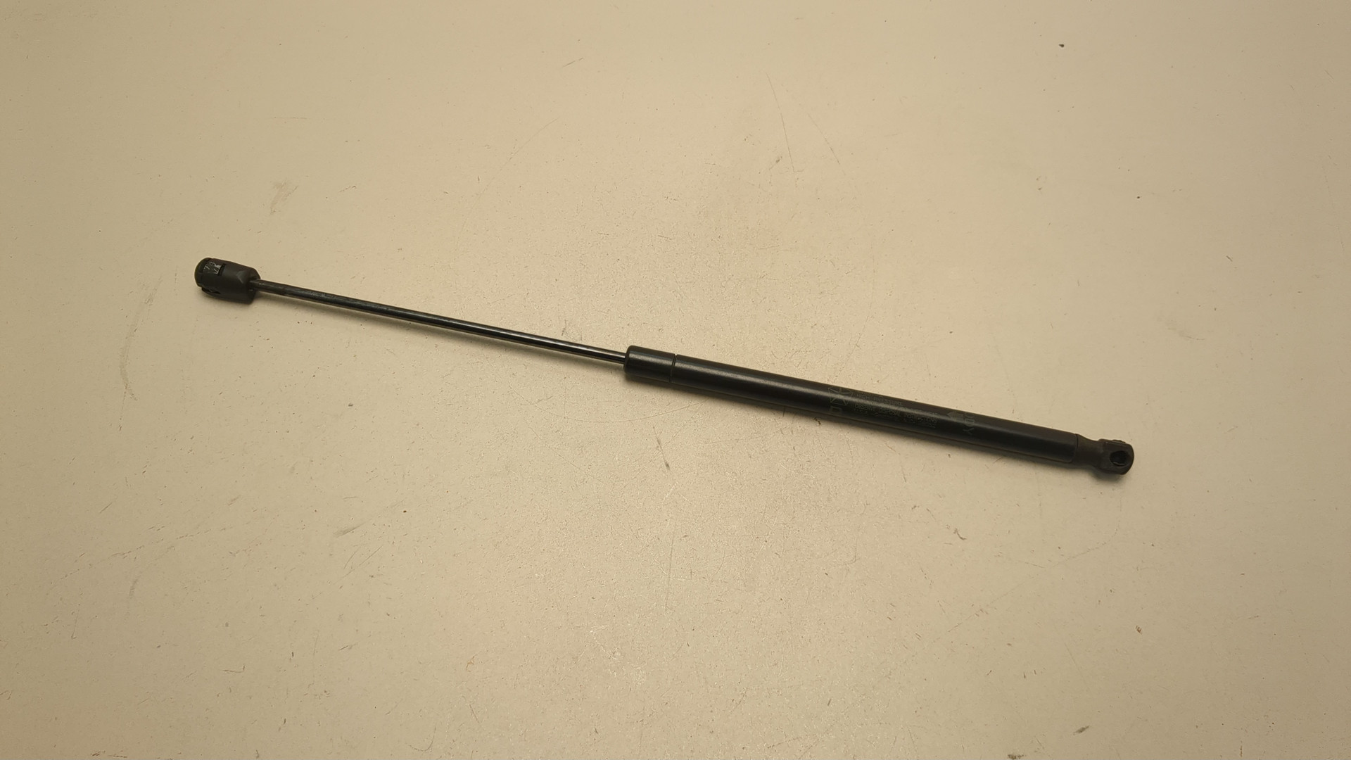 Амортизатор капота