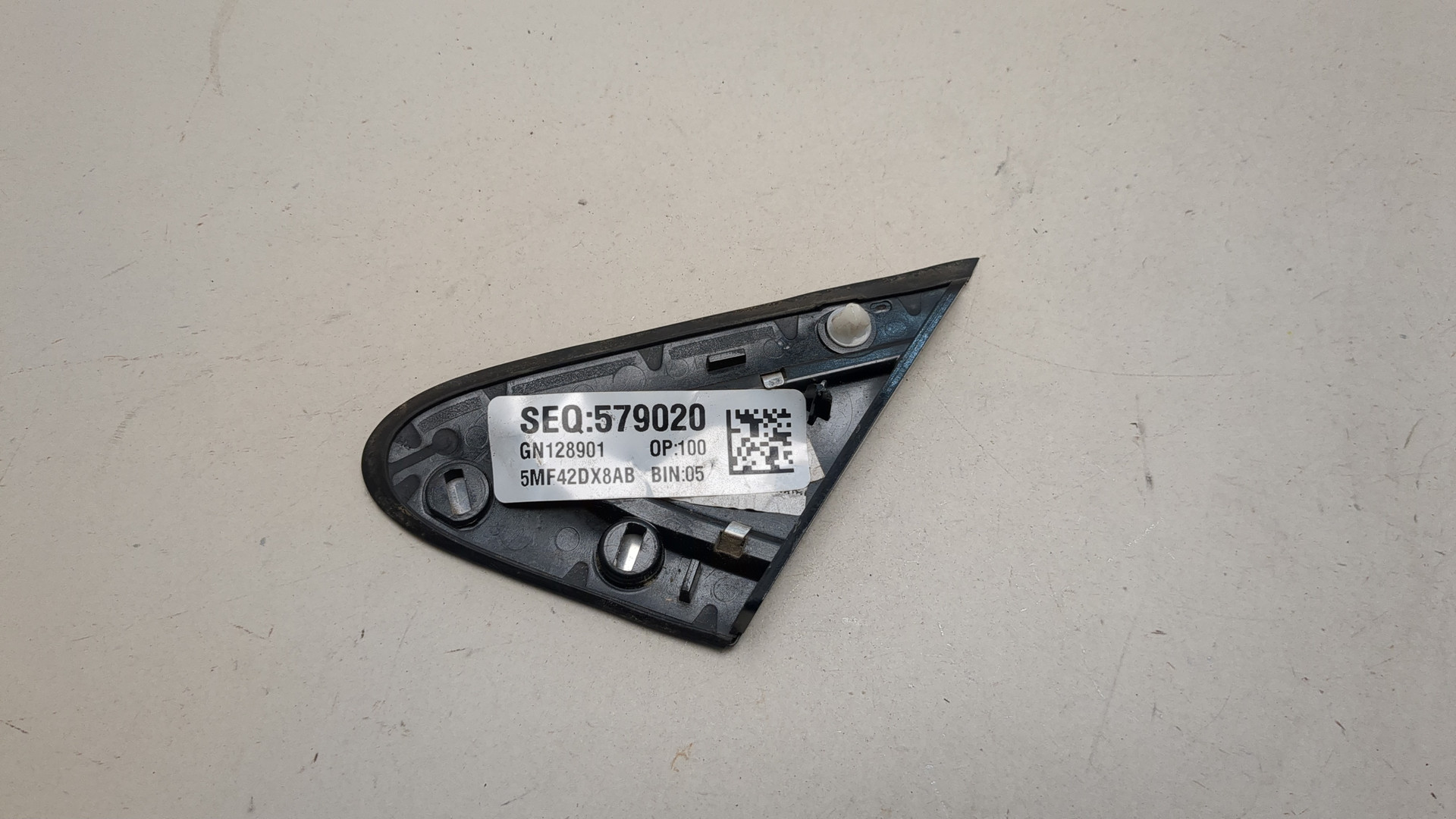 Накладка переднего крыла правого