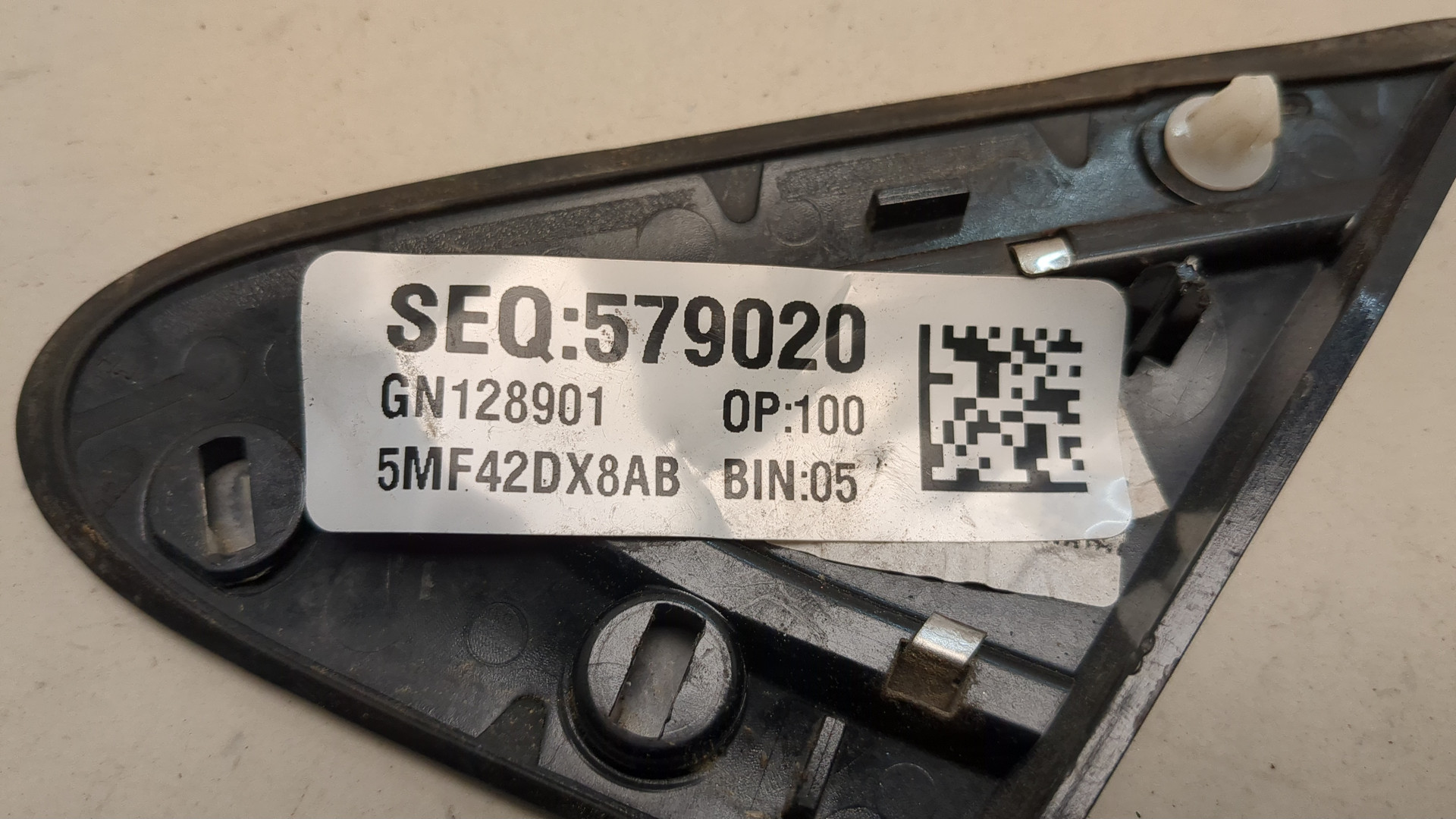 Накладка переднего крыла правого