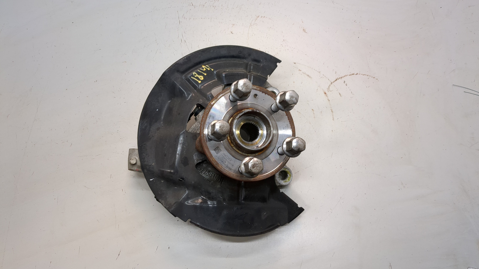 Кулак поворотный передний правый