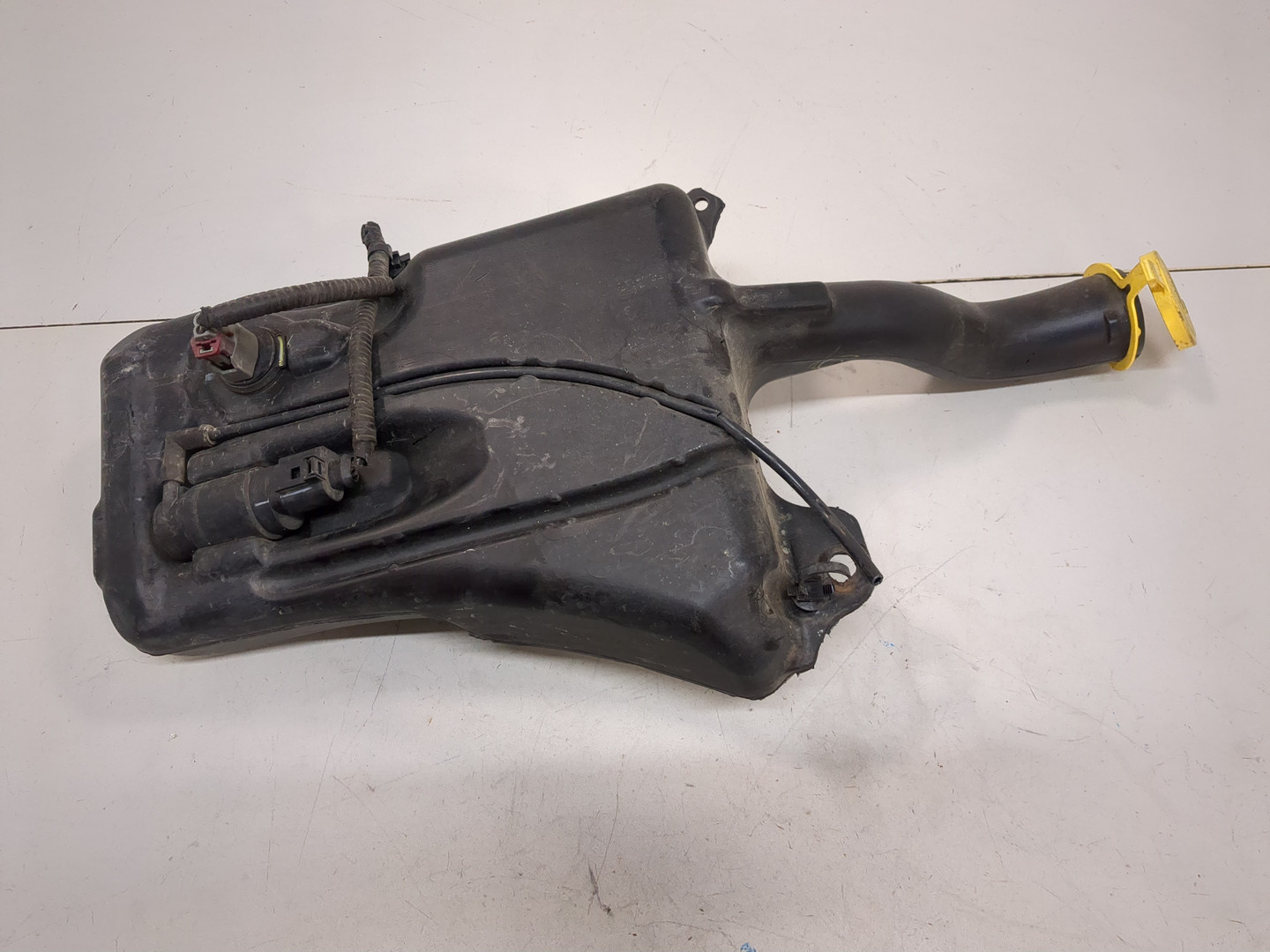 Бачок омывателя лобового стекла