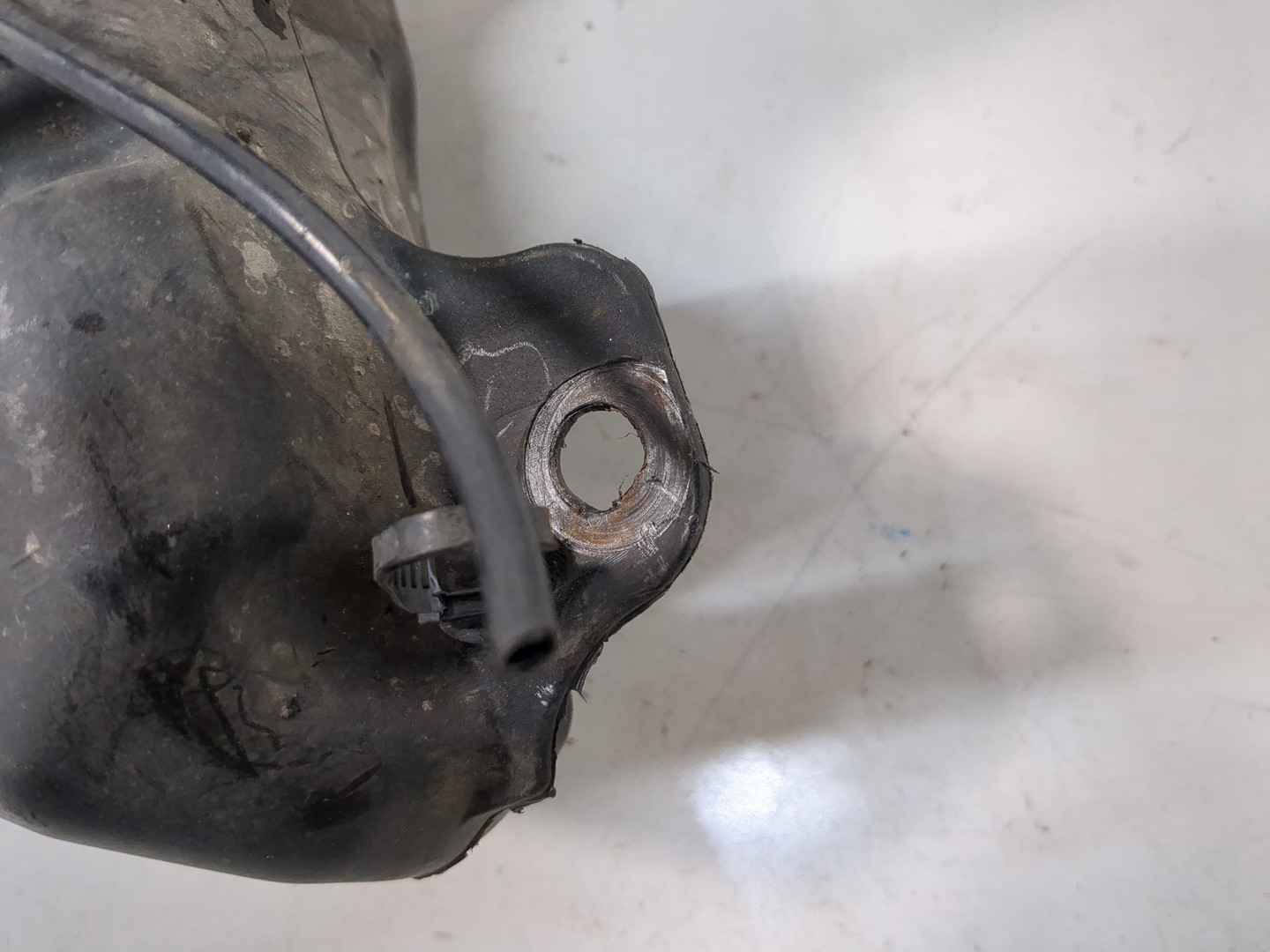 Бачок омывателя лобового стекла