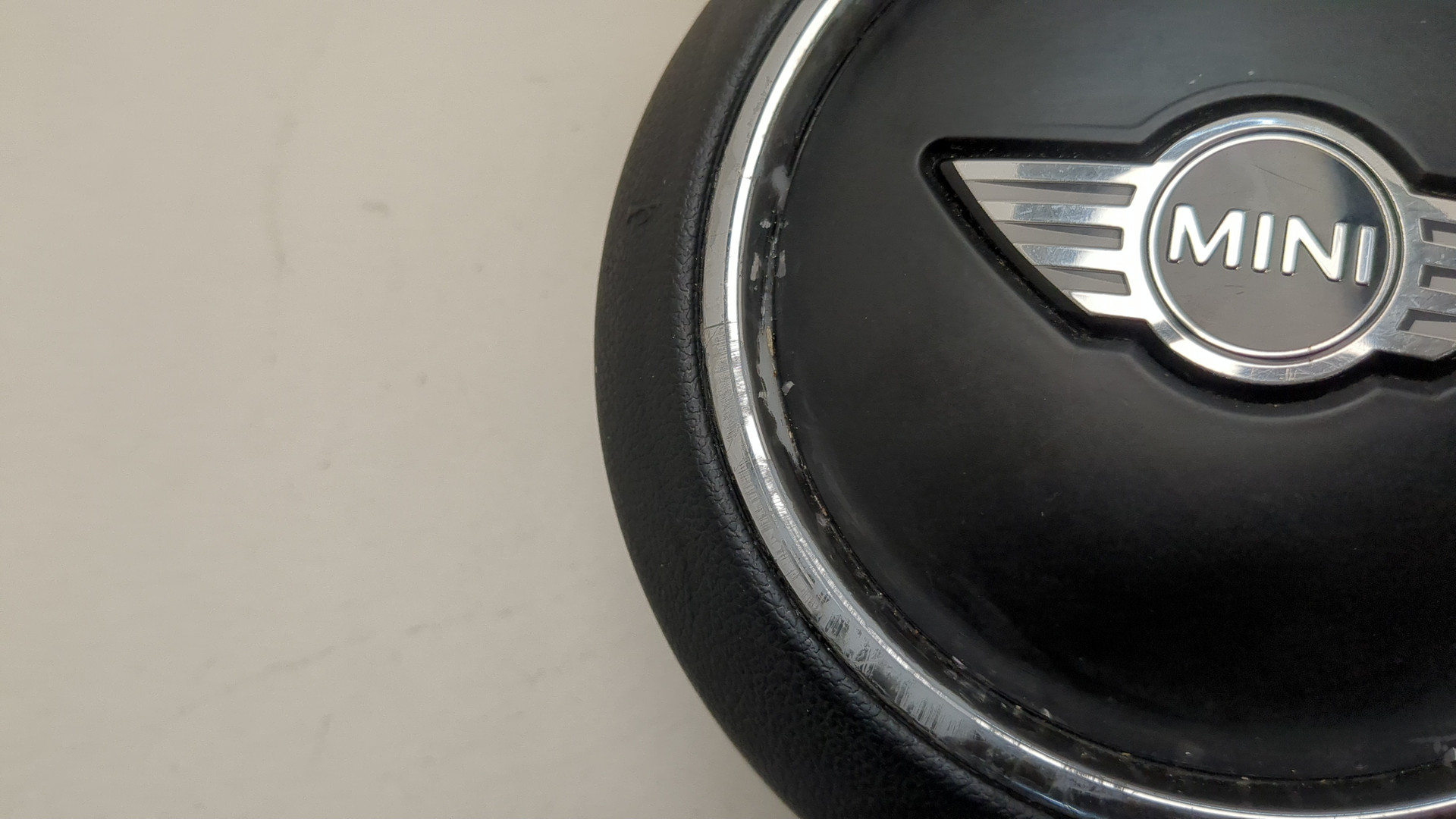 Подушка безопасности в рулевое колесо