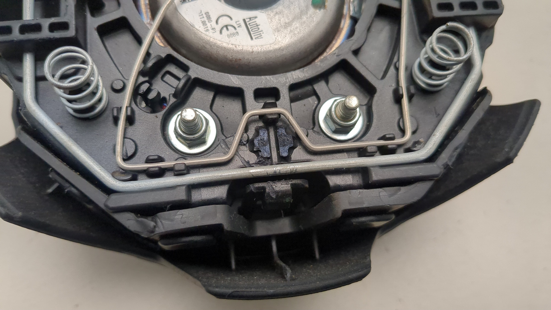 Подушка безопасности в рулевое колесо