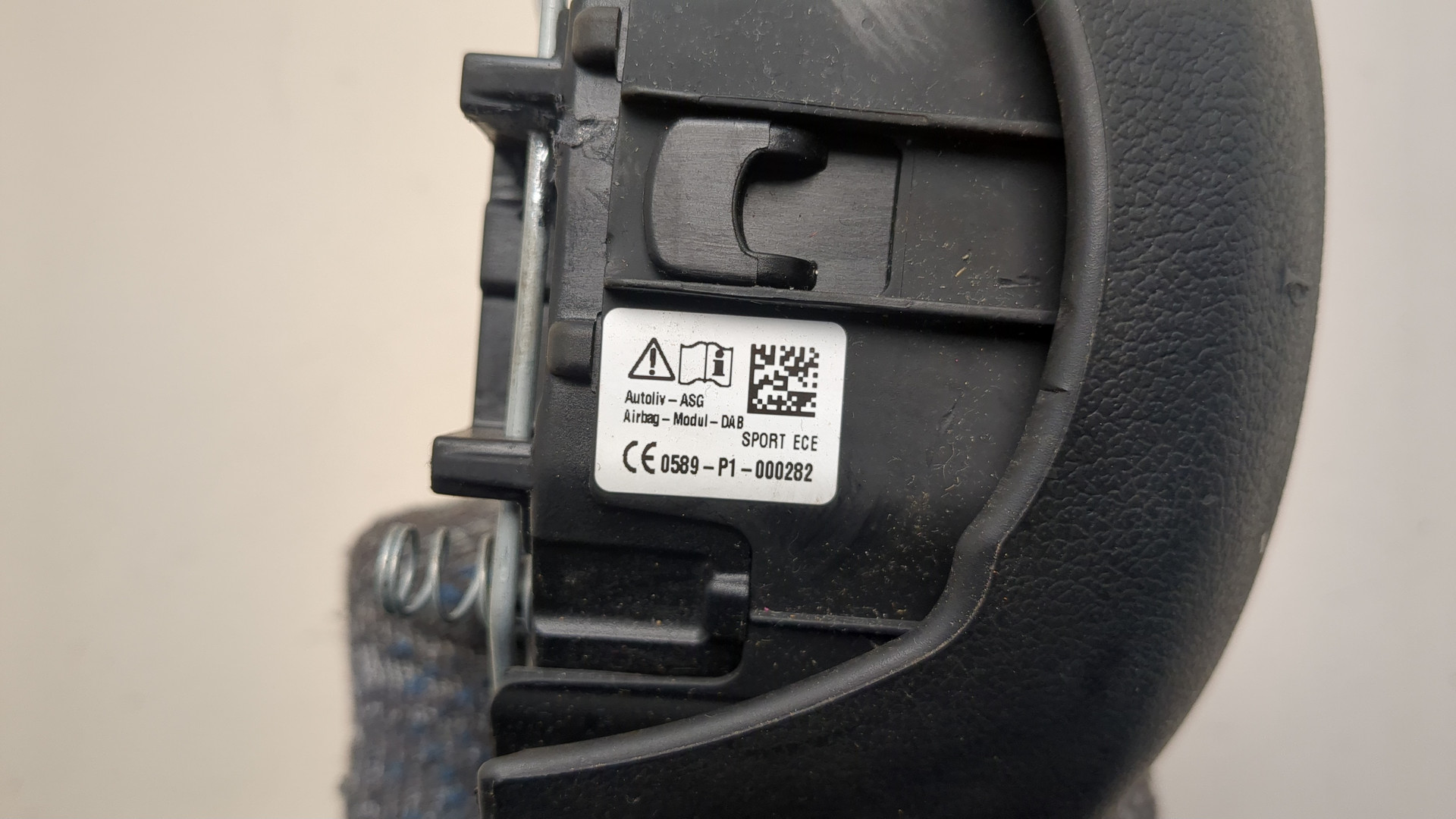 Подушка безопасности в рулевое колесо