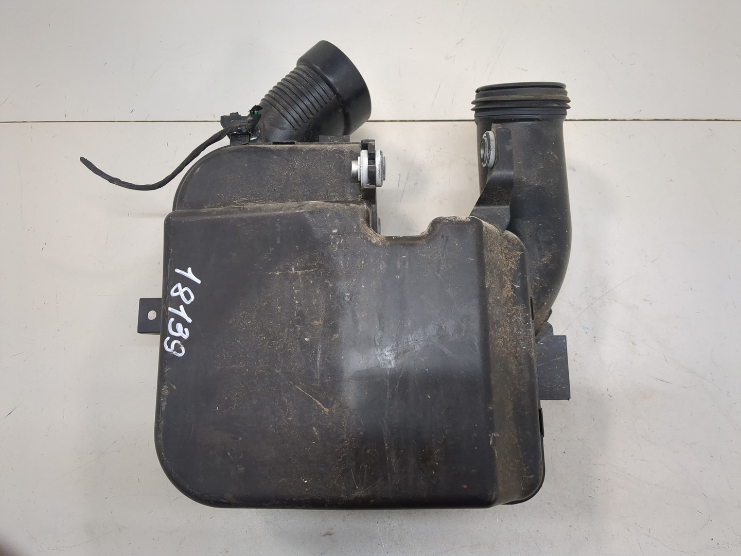 Резонатор воздушного фильтра