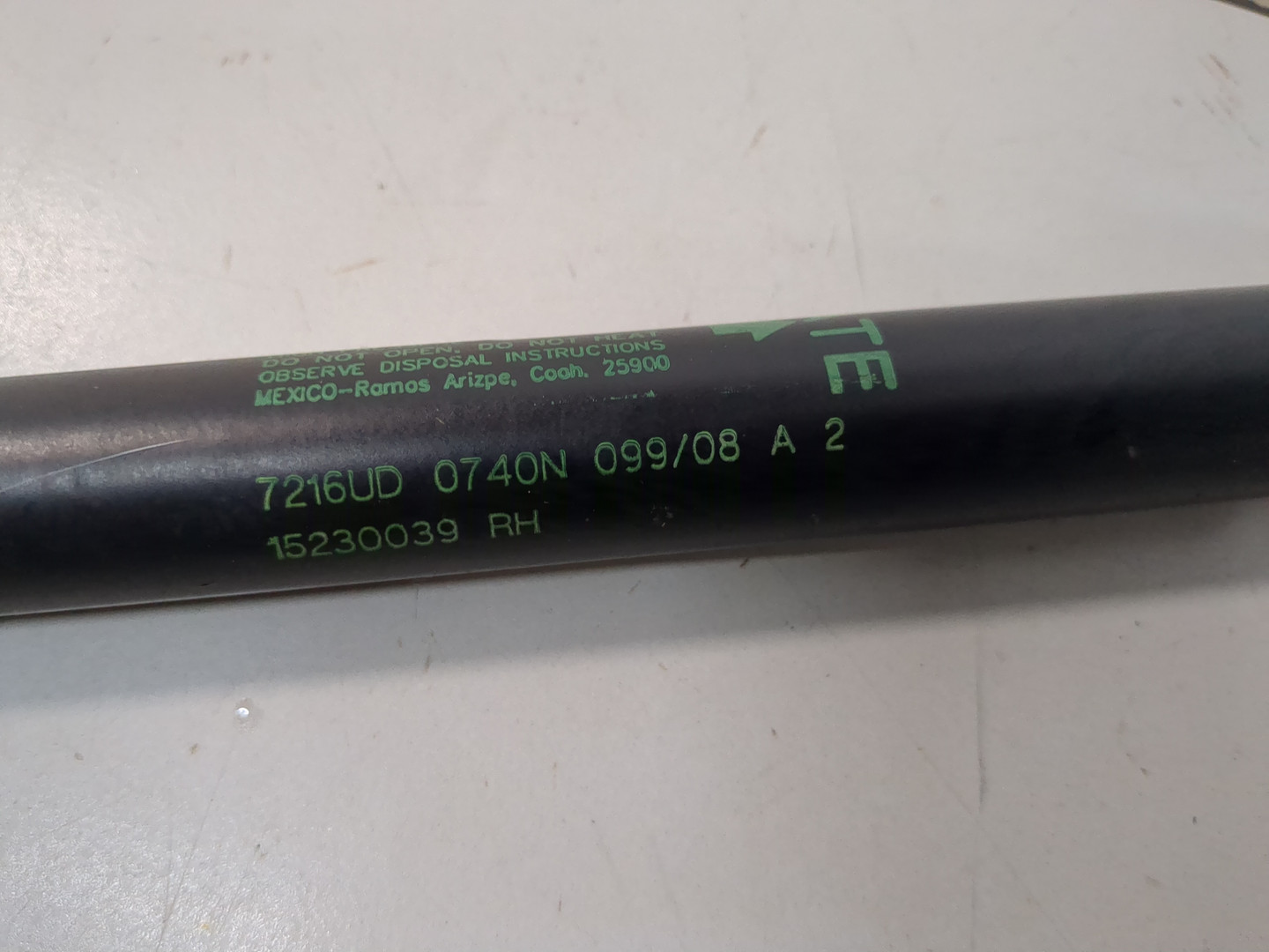 Амортизатор крышки багажника