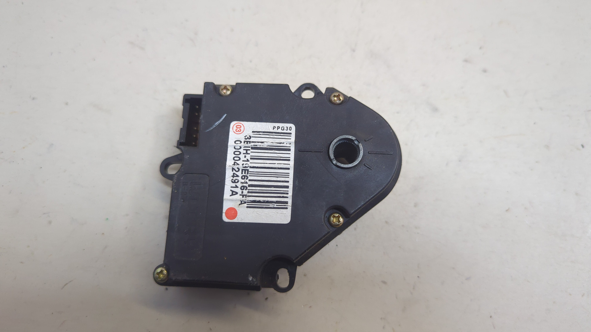 Моторчик заслонки печки