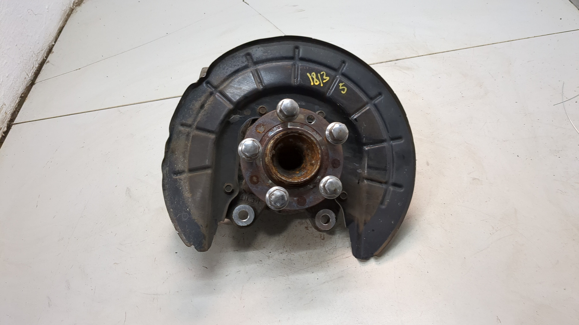 Кулак поворотный задний левый