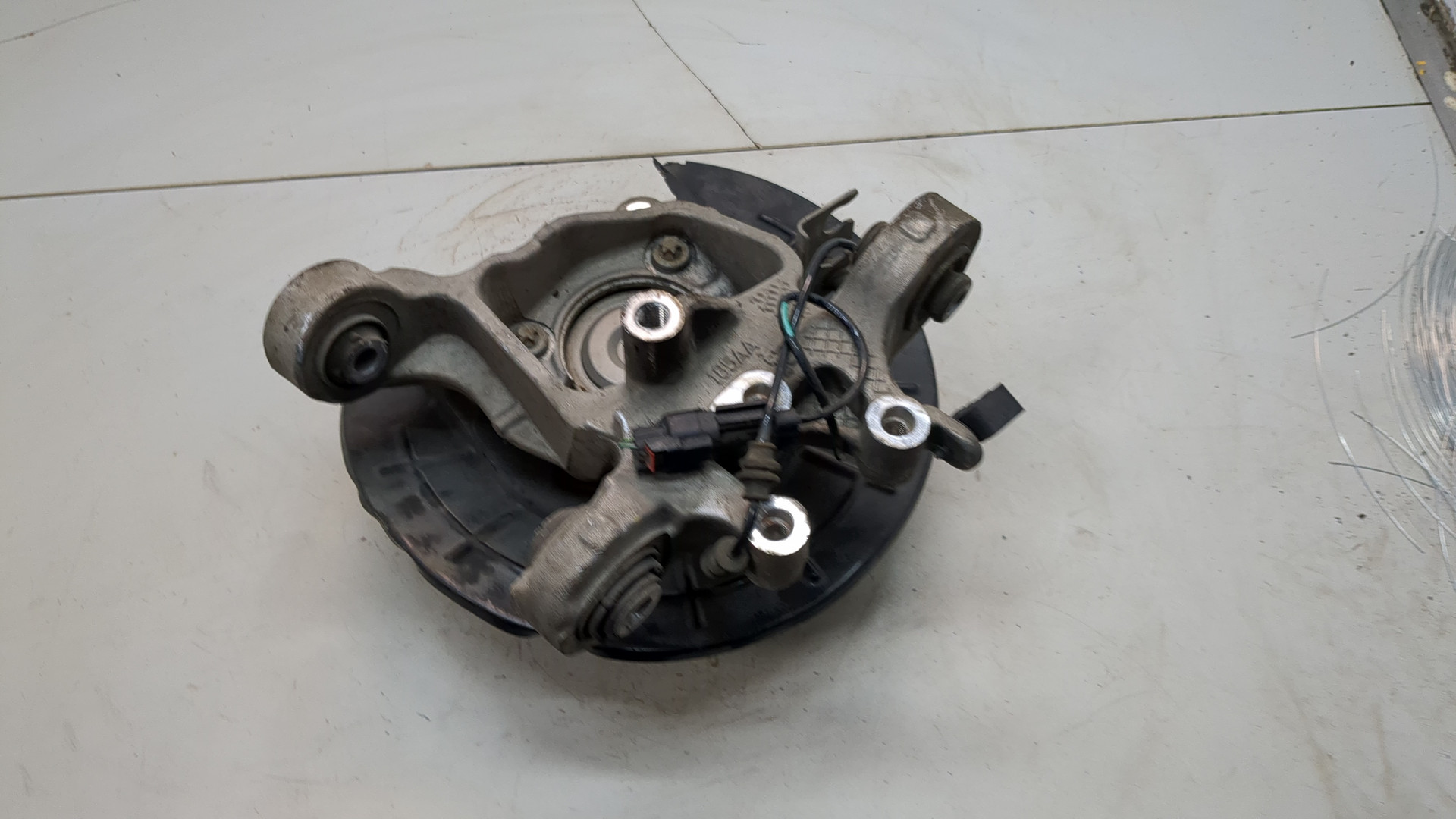 Кулак поворотный задний левый