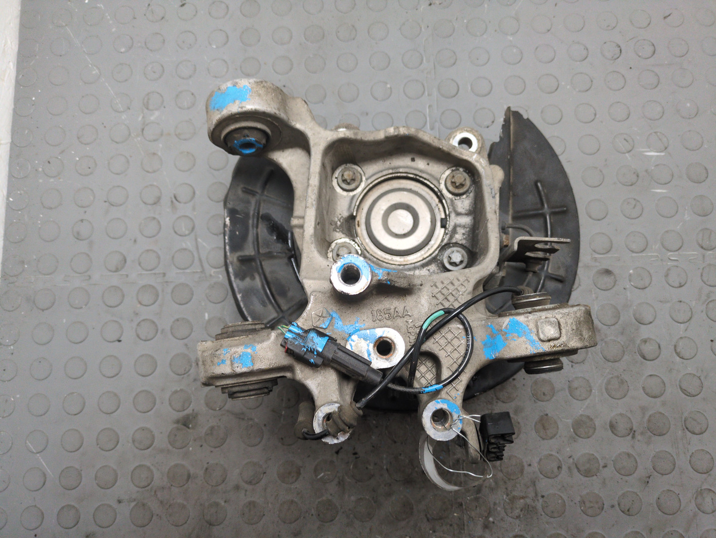 Кулак поворотный задний левый