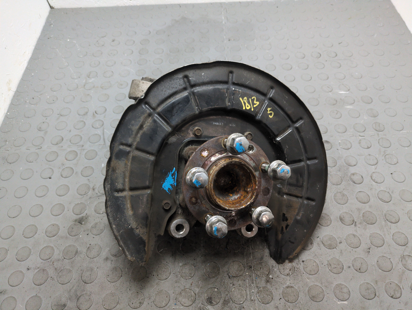 Кулак поворотный задний левый